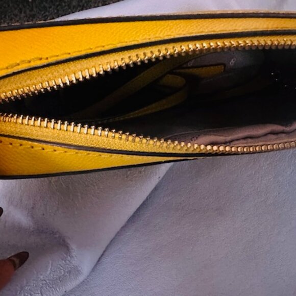 Michael Kors Jet Set Large Saffiano Leather Crossbody Bag - Picture 3 of 4